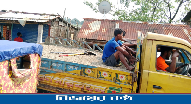 ৫ বছরে ৫০ কোটি টাকার সড়ক বিনাশ